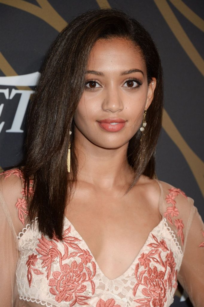 Samantha Logan Bio, Height, Age, Weight, Boyfriend and Facts - Super ...