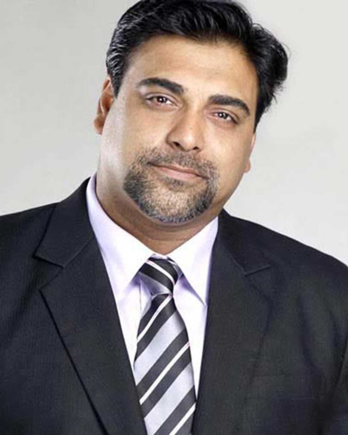 Рам лицо. Рам Капур. Рэм Капур актер. Ram Kapoor молодой. Индийский актер рам Капур.