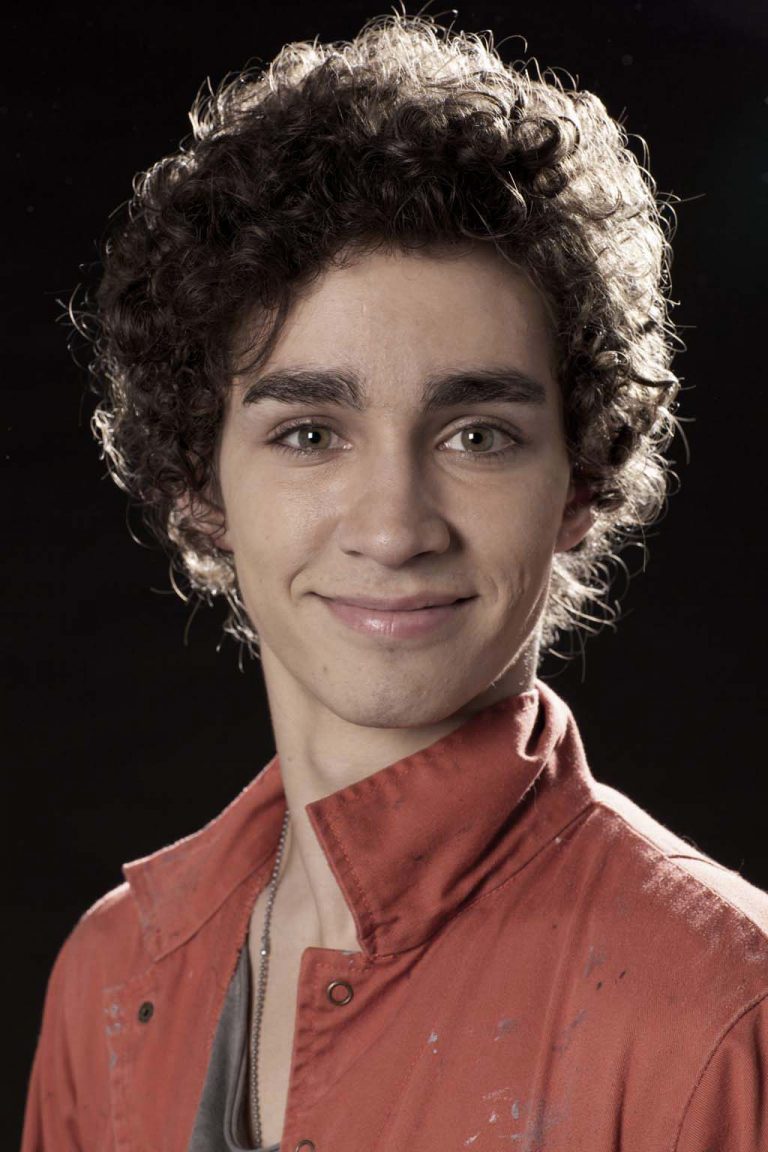 Robert Sheehan - Biography, Height & Life Story | Super Stars Bio