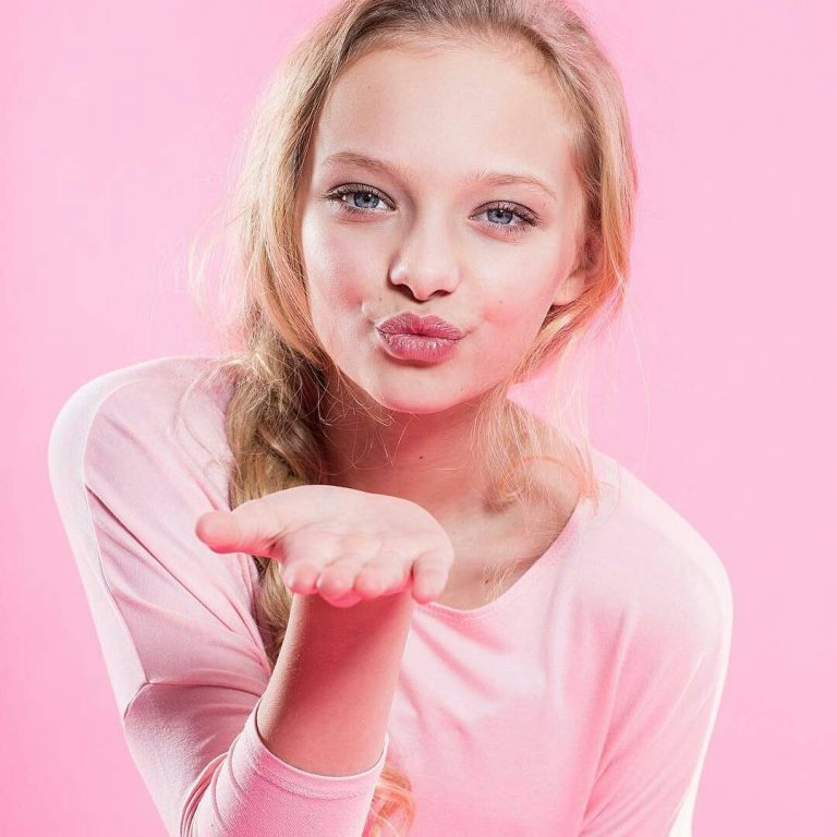 Amiah Miller - Biography, Height & Life Story | Super Stars Bio