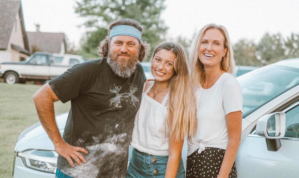 Bella Robertson - Biography, Height & Life Story | Super Stars Bio