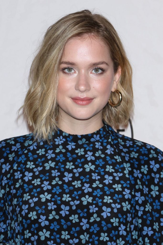 Elizabeth Lail Bio, Height, Body Measurements, Affairs, Boyfriend