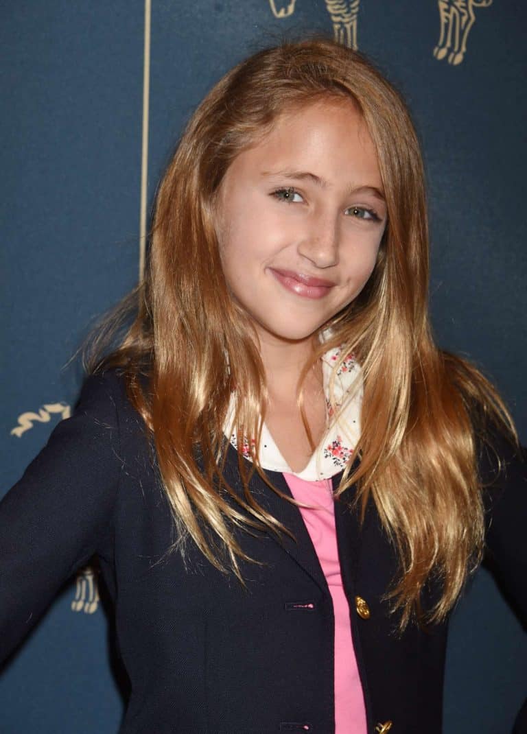Ava Kolker Biography, Height & Life Story Super Stars Bio