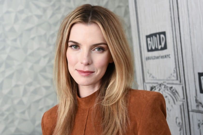 Betty Gilpin - Biography, Height & Life Story | Super Stars Bio