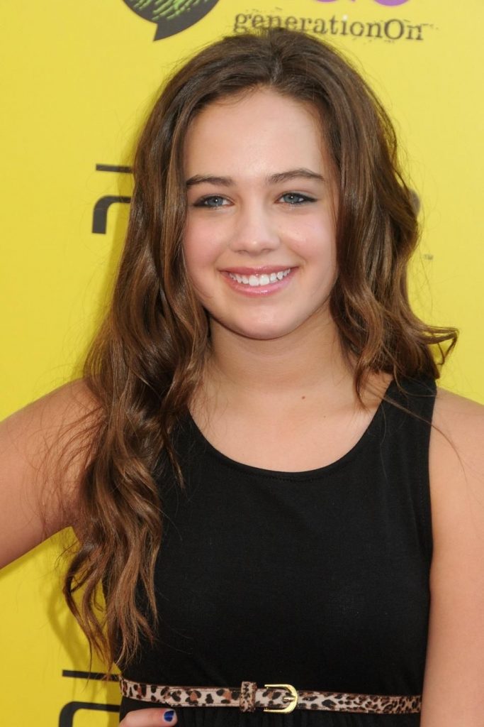 Mary Mouser's Photos Gallery.