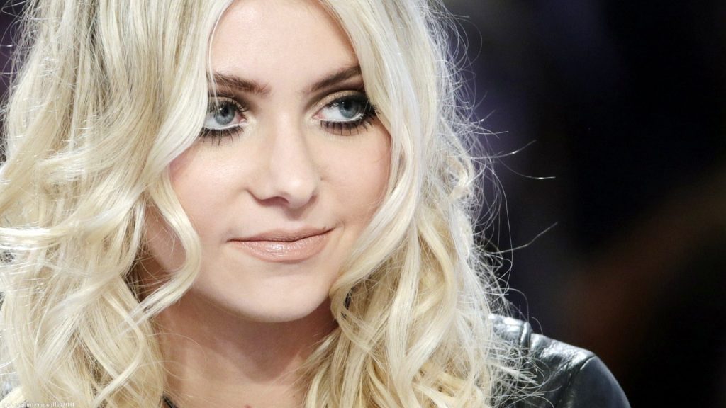 Taylor Momsen - Biography, Height & Life Story | Super Stars Bio