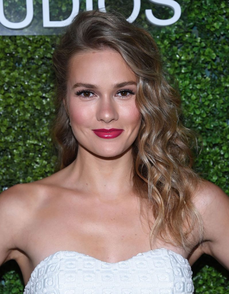 Tori Anderson - Biography, Height & Life Story | Super Stars Bio