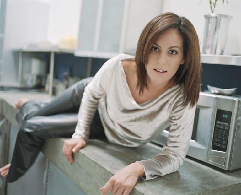 Annabeth Gish - Biography, Height & Life Story | Super Stars Bio