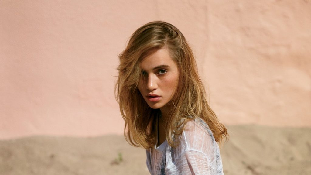 Suki Waterhouse - Biography, Height & Life Story | Super Stars Bio