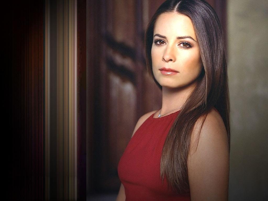 Holly Marie Combs - Biography, Height & Life Story | Super Stars Bio
