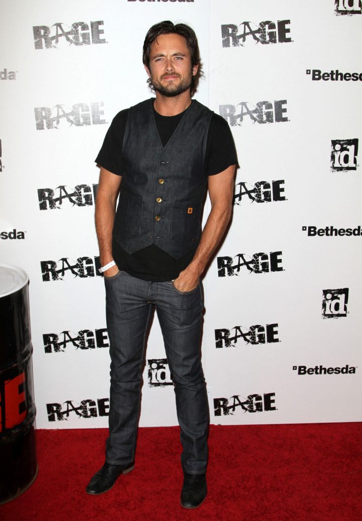 Justin Chatwin - Biography, Height & Life Story | Super Stars Bio