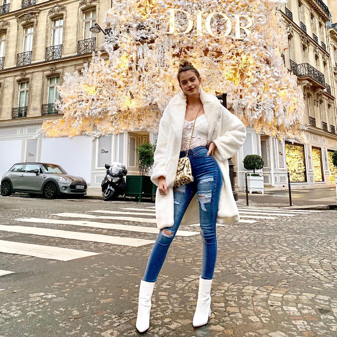 Lea Elui G French Instagram Model & Youtuber