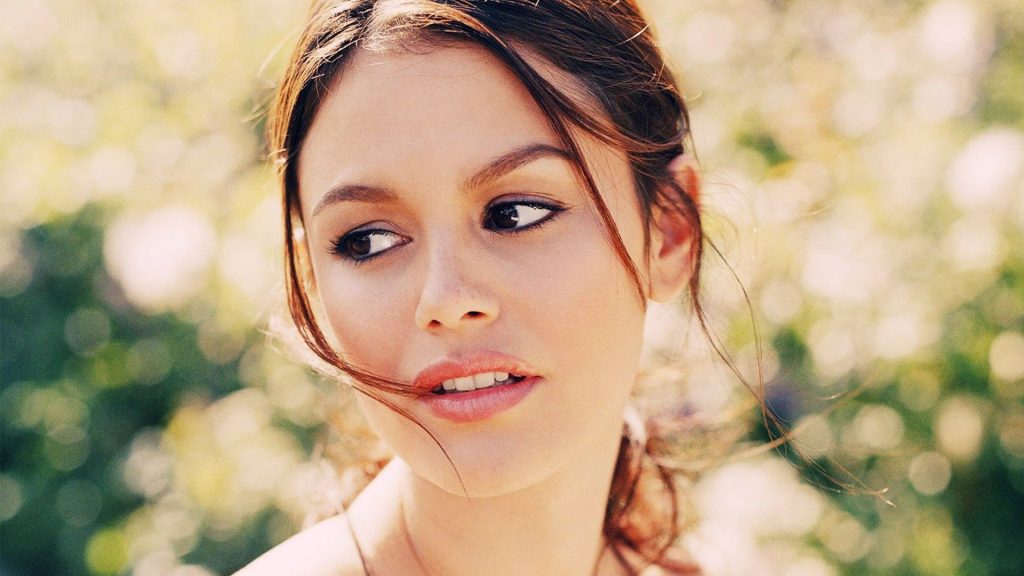 Rachel Bilson - Biography, Height & Life Story | Super Stars Bio