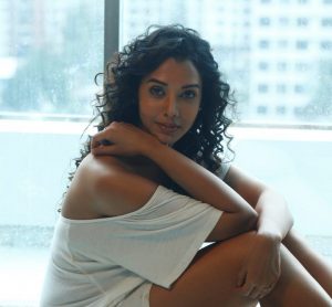 Anupriya Goenka - Biography, Height & Life Story Super Stars Bio(09)