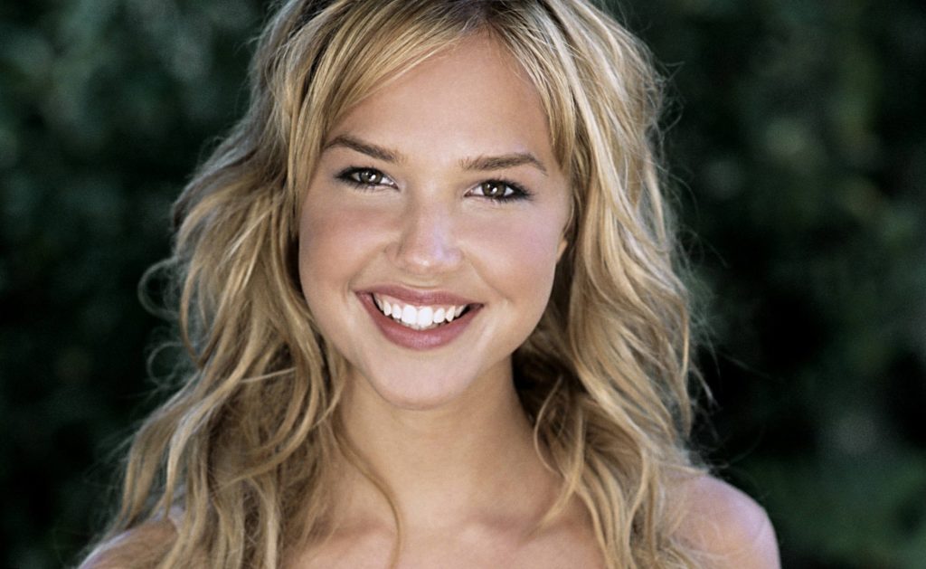 Arielle Kebbel - Biography, Height & Life Story | Super Stars Bio