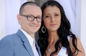 Chester Bennington's widow Talinda announces her engagement - Super