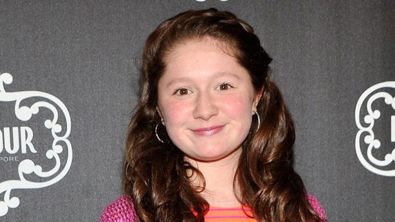 Emma Kenney - Biography, Height & Life Story | Super Stars Bio