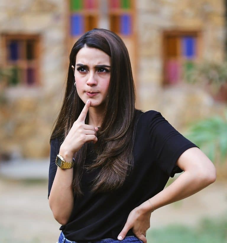 Iqra Aziz refuses to a massive amount of Whitening Cream advertisement- Check out the reason!