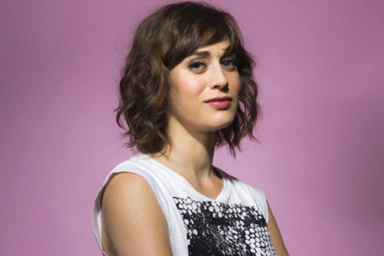 Lizzy Caplan Biography Height And Life Story Super Stars Bio