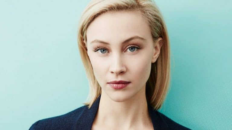 Sarah Gadon - Biography, Height & Life Story | Super Stars Bio