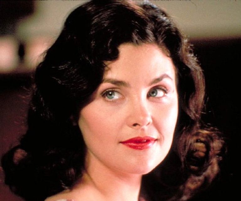 Sherilyn Fenn - Biography, Height & Life Story | Super Stars Bio