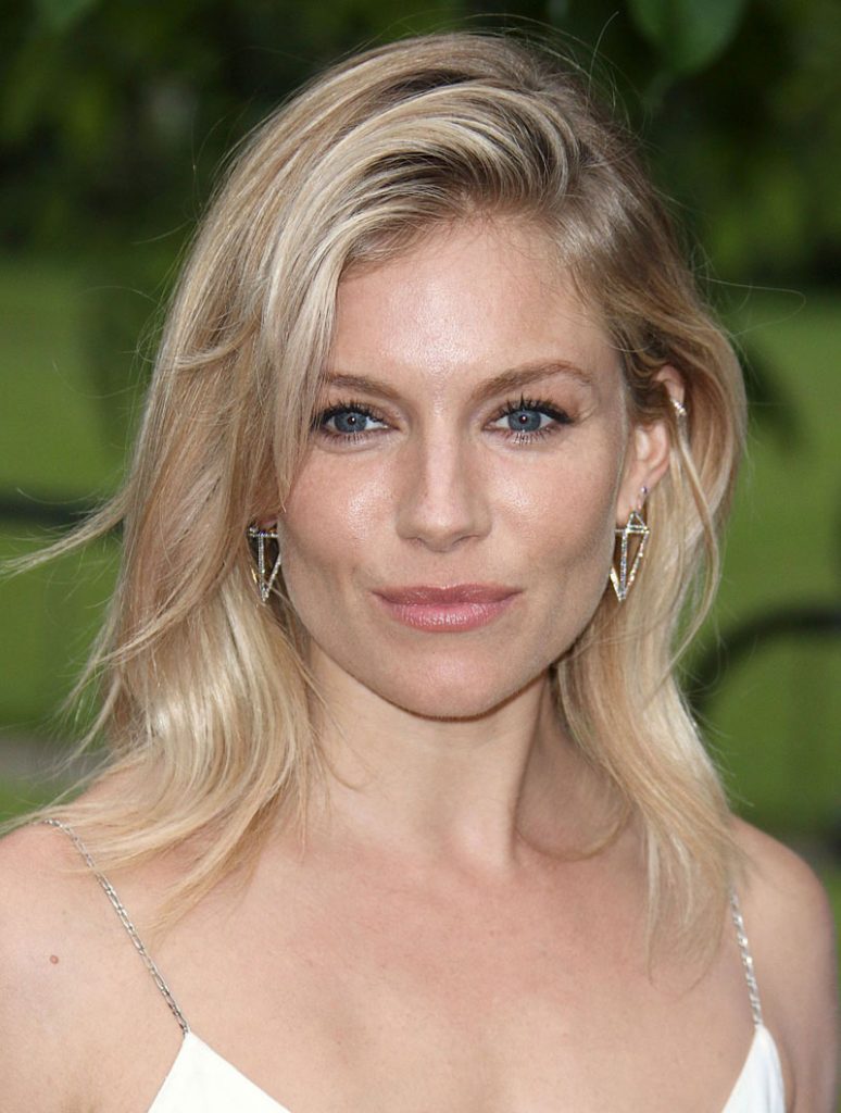 Sienna Miller - Biography, Height & Life Story | Super Stars Bio