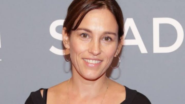 Amy Jo Johnson - Biography, Height & Life Story | Super Stars Bio