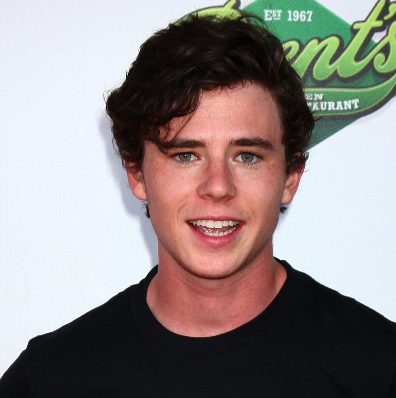  Charlie McDermott 