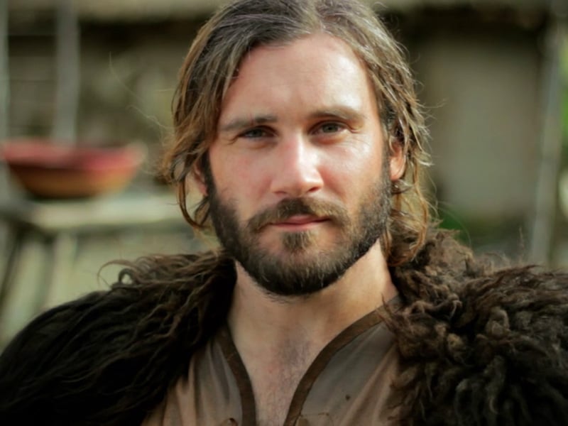 Clive Standen - Biography, Height & Life Story | Super Stars Bio