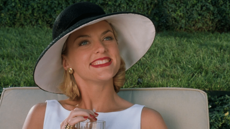 Elaine Hendrix - Biography, Height & Life Story | Super Stars Bio