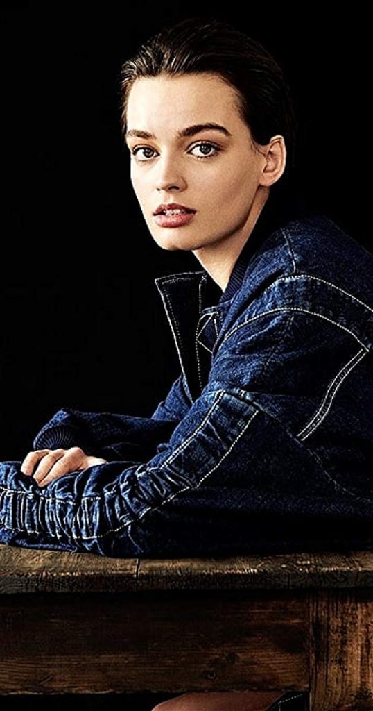 Emma Mackey - Biography, Height & Life Story | Super Stars Bio