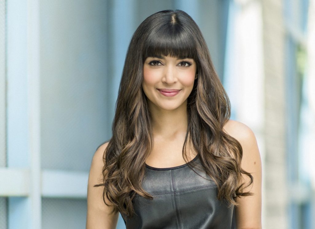 Hannah Simone Biography, Height & Life Story Super Stars Bio