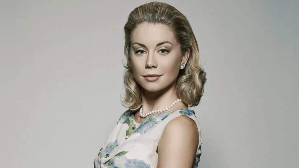 Jennifer Holland - Biography, Height & Life Story | Super Stars Bio