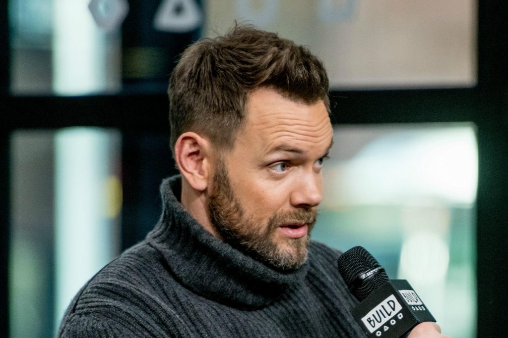 Joel McHale - Biography, Height & Life Story | Super Stars Bio