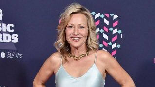 Joey Lauren Adams - Biography, Height & Life Story | Super Stars Bio
