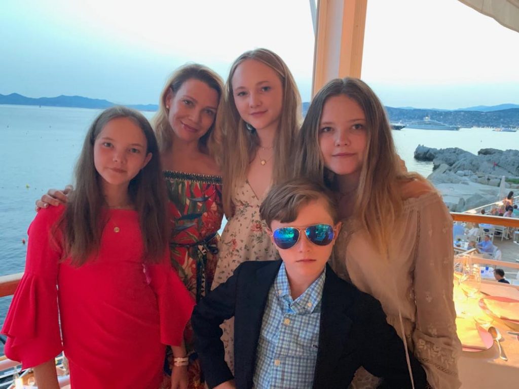 Laurie Holden - Biography, Height & Life Story | Super Stars Bio