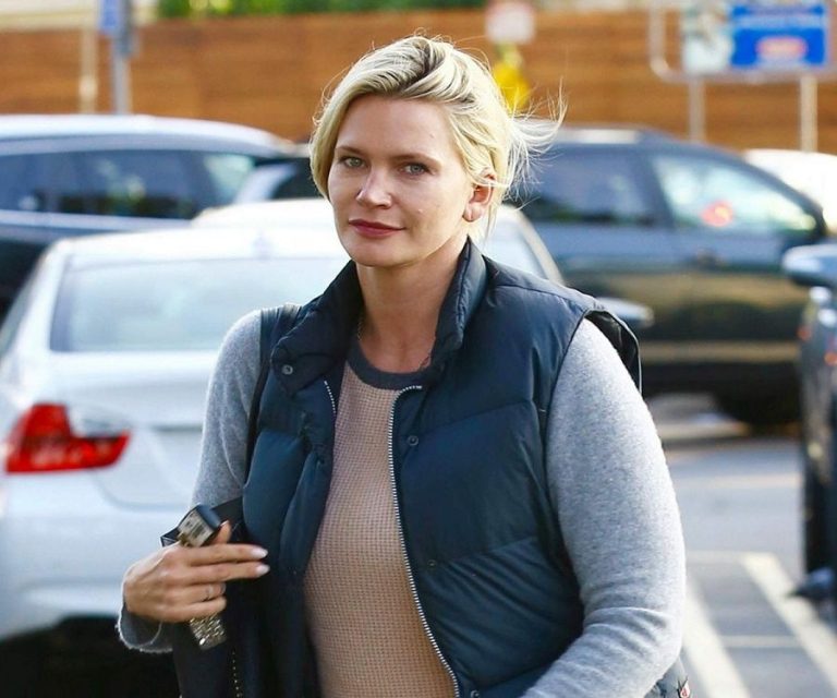 Natasha Henstridge - Biography, Height & Life Story | Super Stars Bio