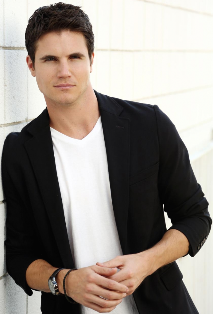 Robbie Amell - Biography, Height & Life Story | Super Stars Bio