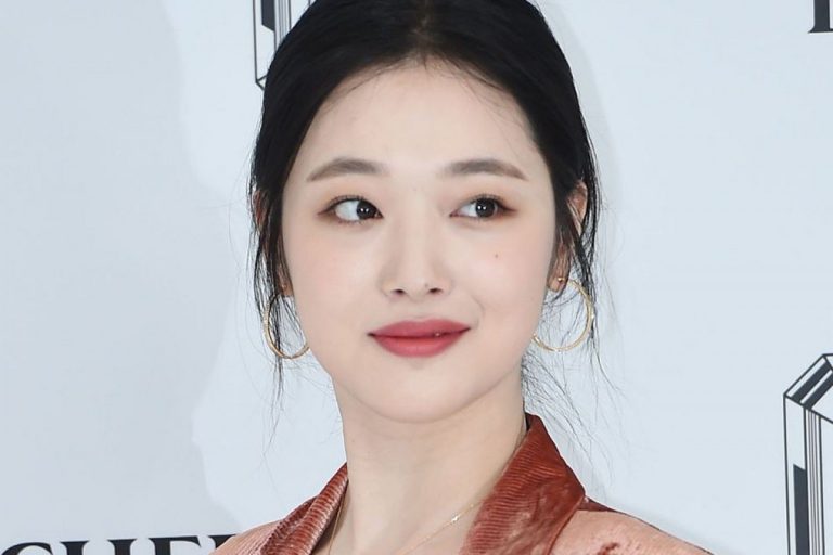 Korean-Pop Star Sulli found dead at the age of 25