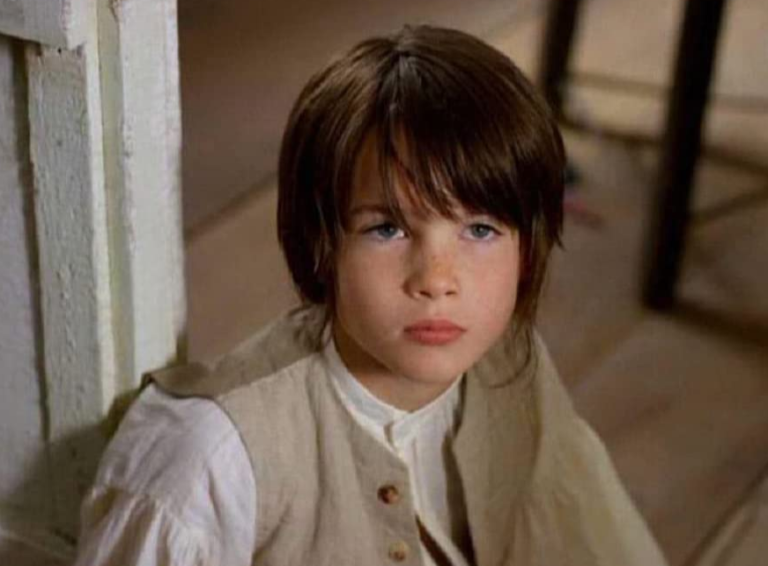 Tom Sturridge - Biography, Height & Life Story | Super Stars Bio