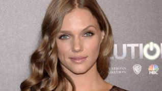 Tracy Spiridakos - Biography, Height & Life Story | Super Stars Bio
