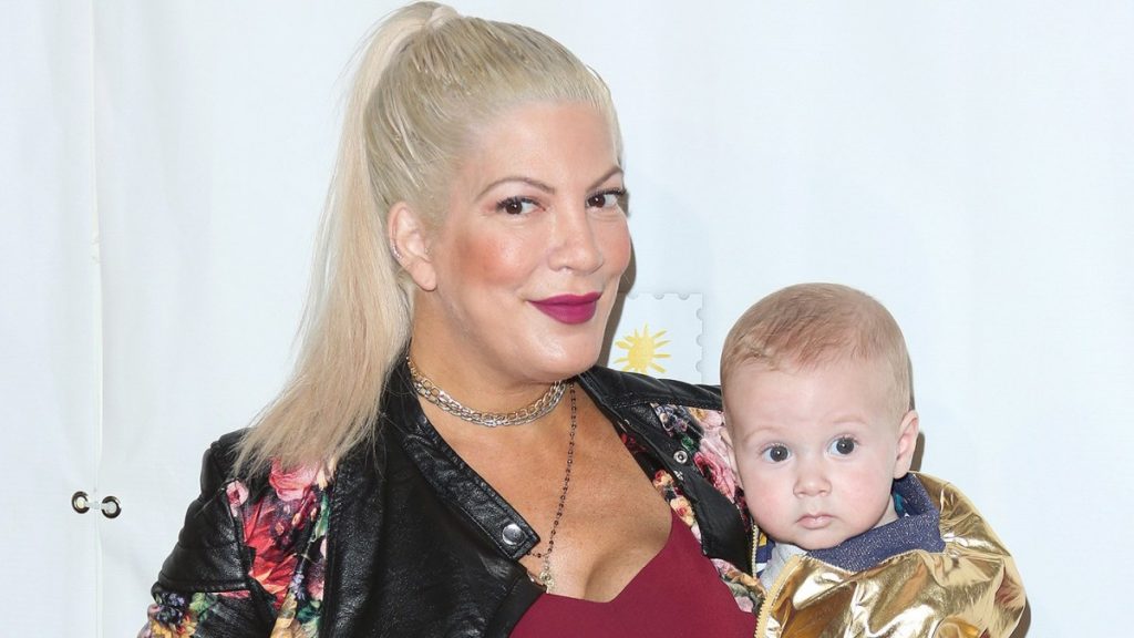 Tori Spelling - Biography, Height & Life Story | Super Stars Bio