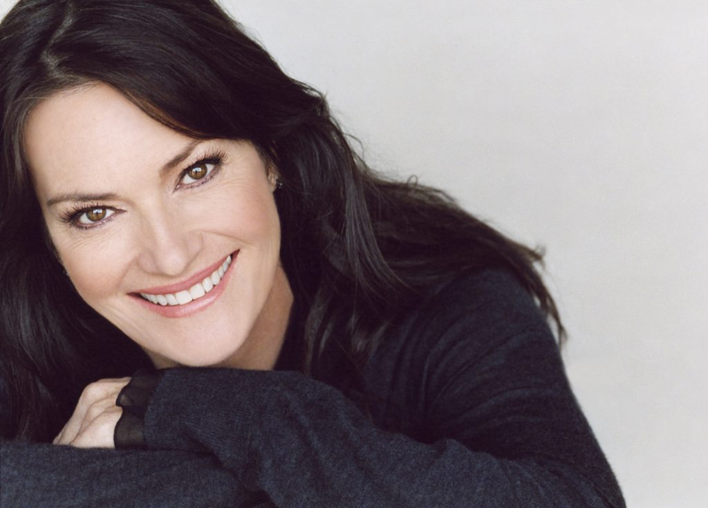 Chelsea Field Biography, Height & Life Story Super Stars Bio