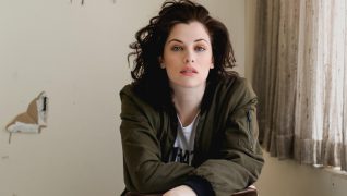 Jessica De Gouw - Biography, Height & Life Story | Super Stars Bio