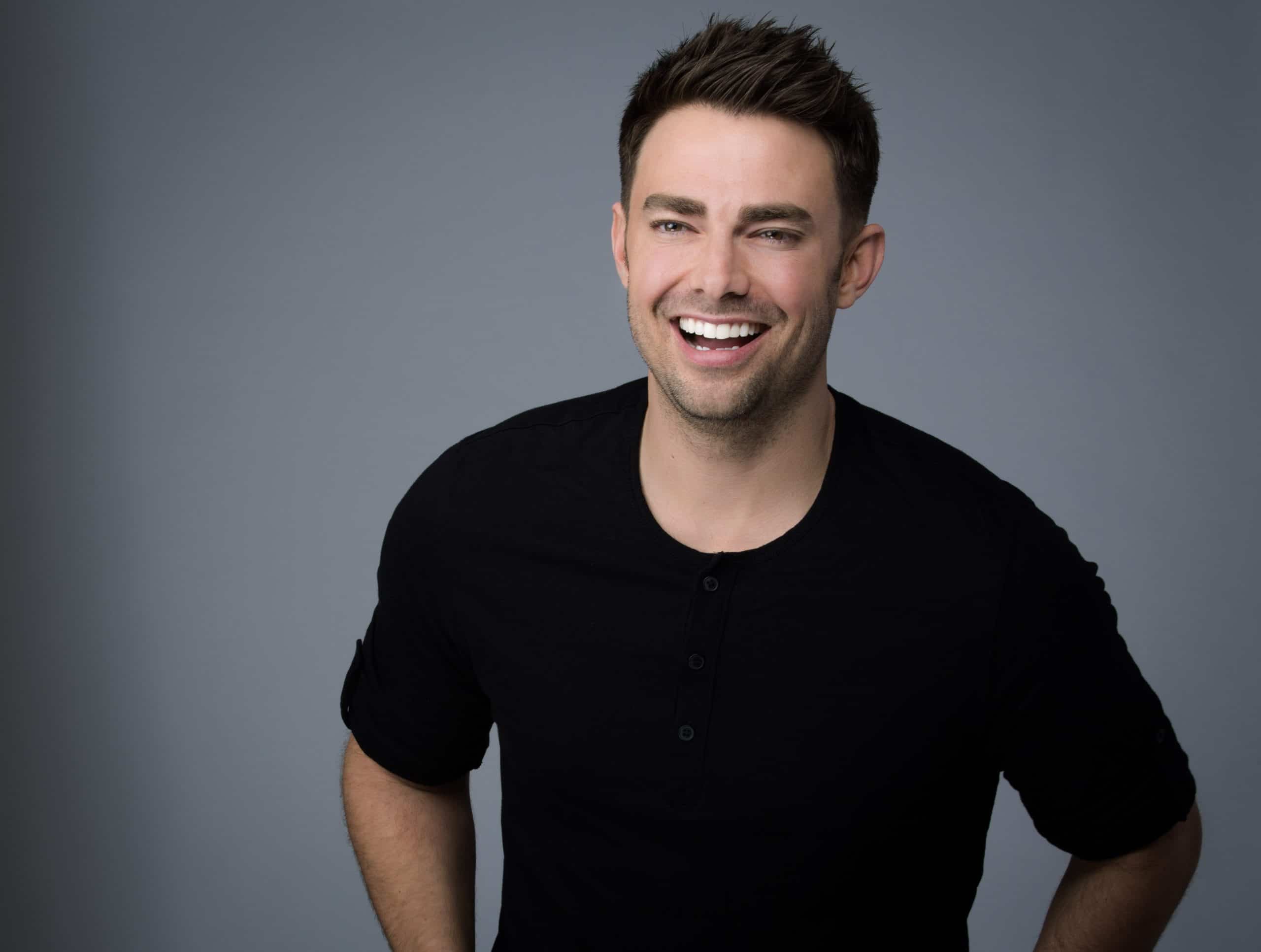 Next photo of Jonathan Bennett