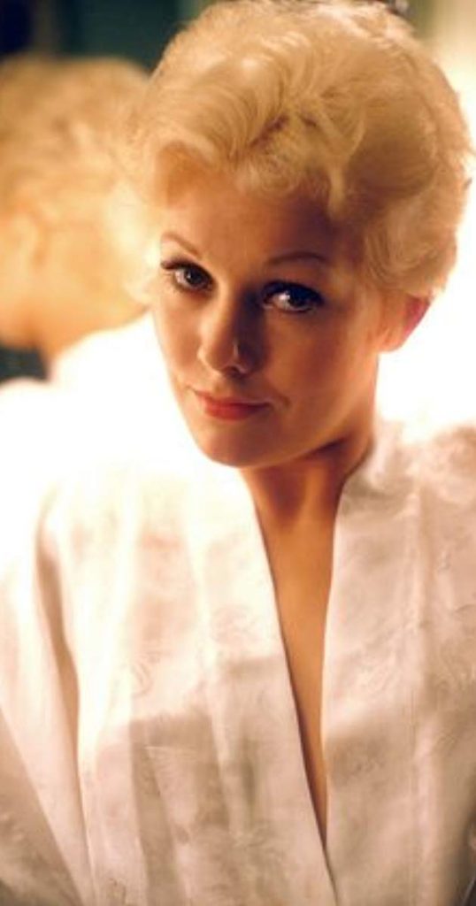Kim Novak - Biography, Height & Life Story | Super Stars Bio