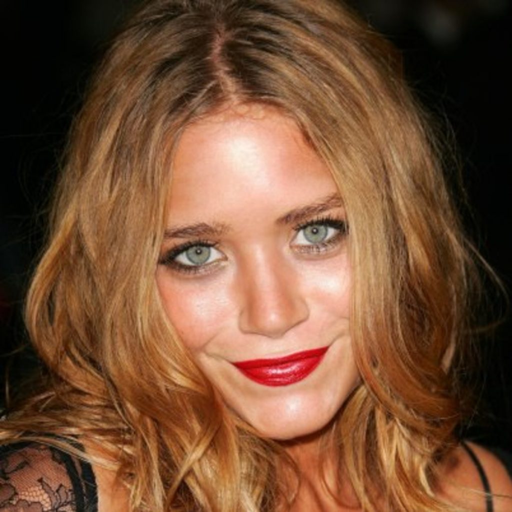 Mary-Kate Olsen - Biography, Height & Life Story | Super Stars Bio