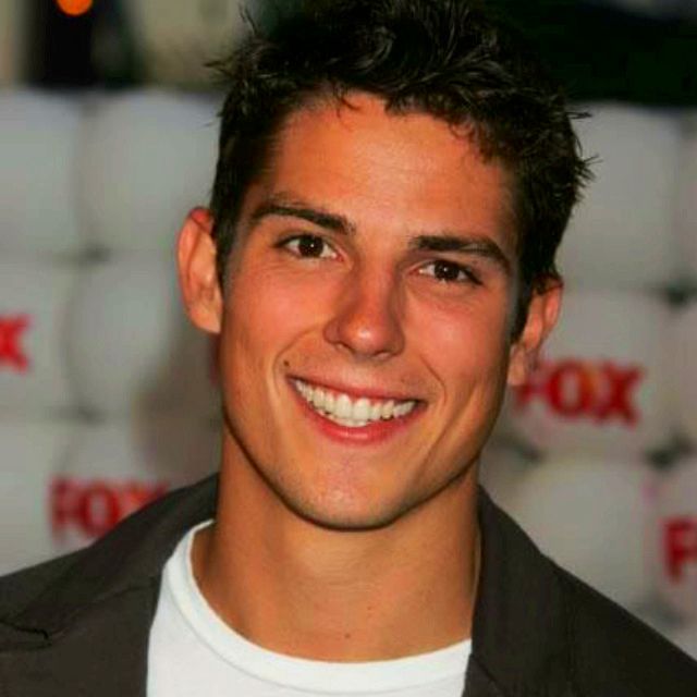 sean-faris-biography-height-life-story-super-stars-bio