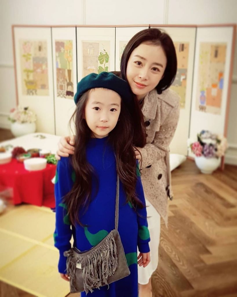 Kim Tae-hee - Biography, Height & Life Story | Super Stars Bio