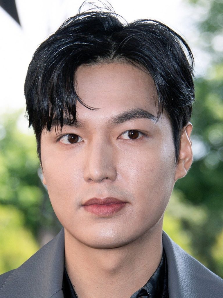 Kim Yoo-jung - Biography, Height & Life Story | Super Stars Bio